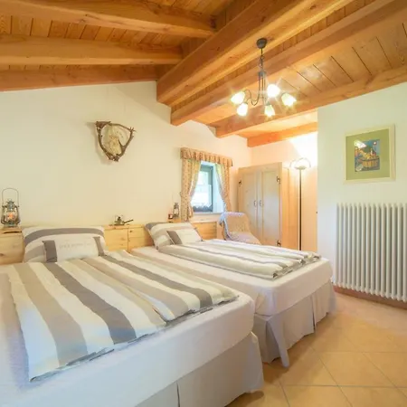 Chalet Ad Lignum בקתה Allein